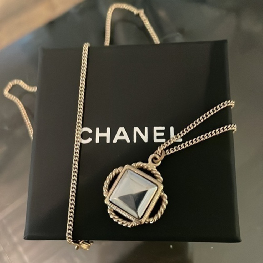 CHANEL Gold-Tone Necklace with Black Center Pyramid